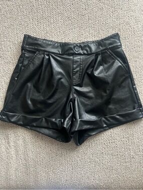 Rewash Women’s Edgy Chic Black Faux Leather High-Waist Pleated Shorts, Size M